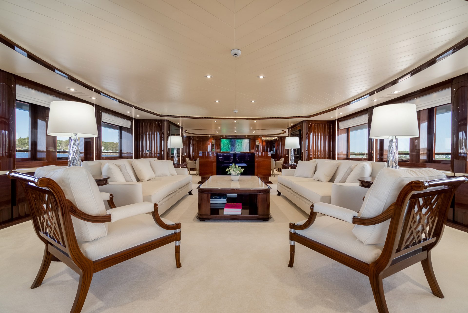 yacht vertigo interior